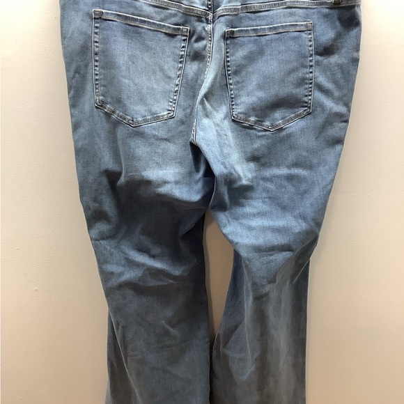 Lane Bryant Size 26 Light Denim Flare Leg Jeans. New Without Tag - Picture 6 of 8